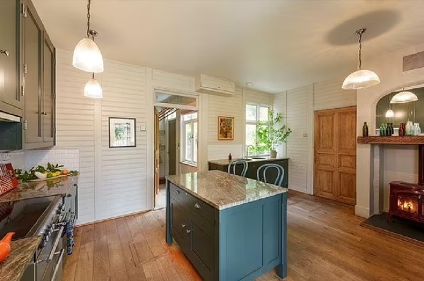 Mansão de Sex Education está à venda por R 9 milhões Casa Vogue Estate Casa Vogue