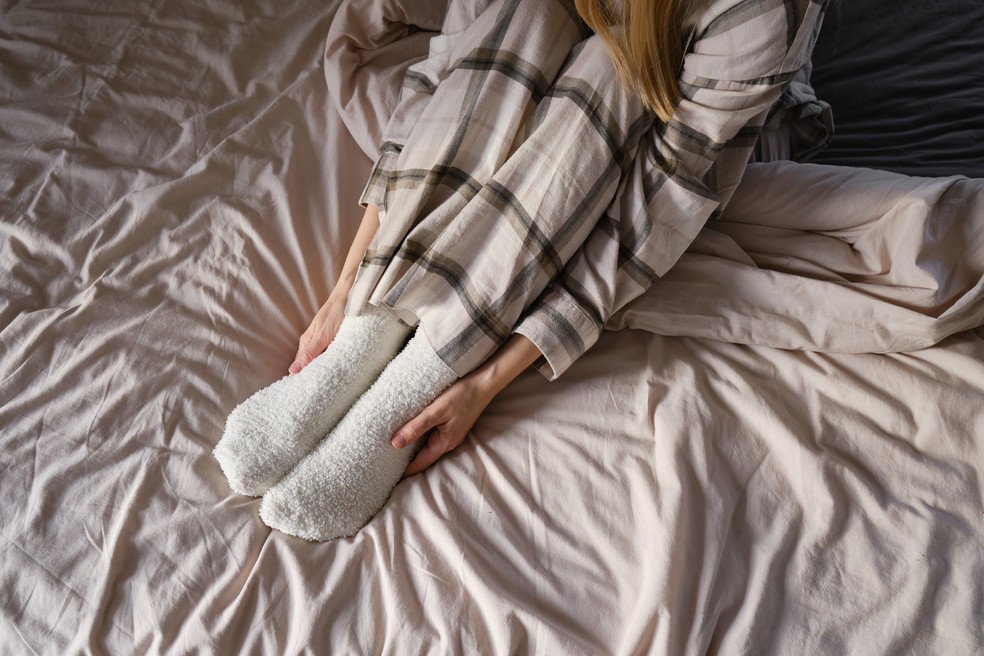 Dormir nu ou de pijama Veja o que a ciência recomenda — Foto: Getty Images