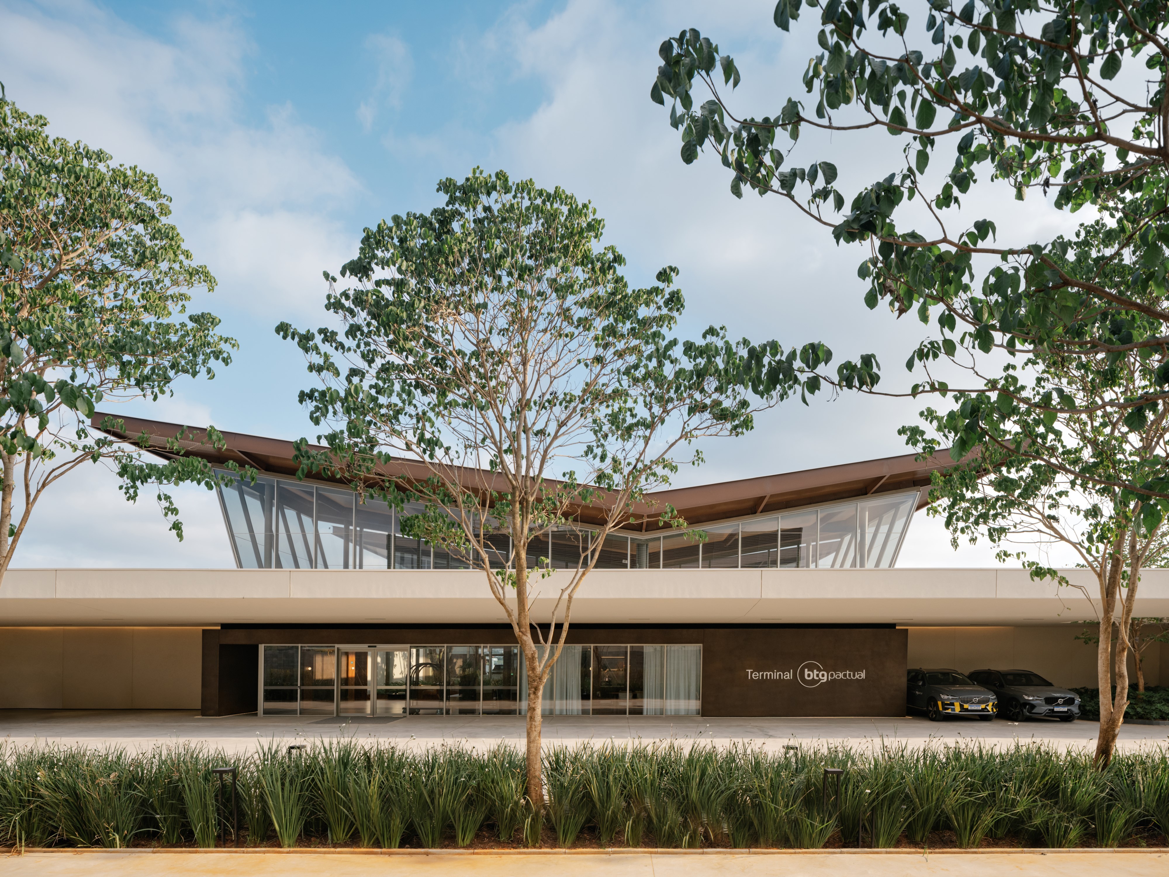 Terminal vip em São Paulo oferece uma experiência luxuosa no embarque e ...