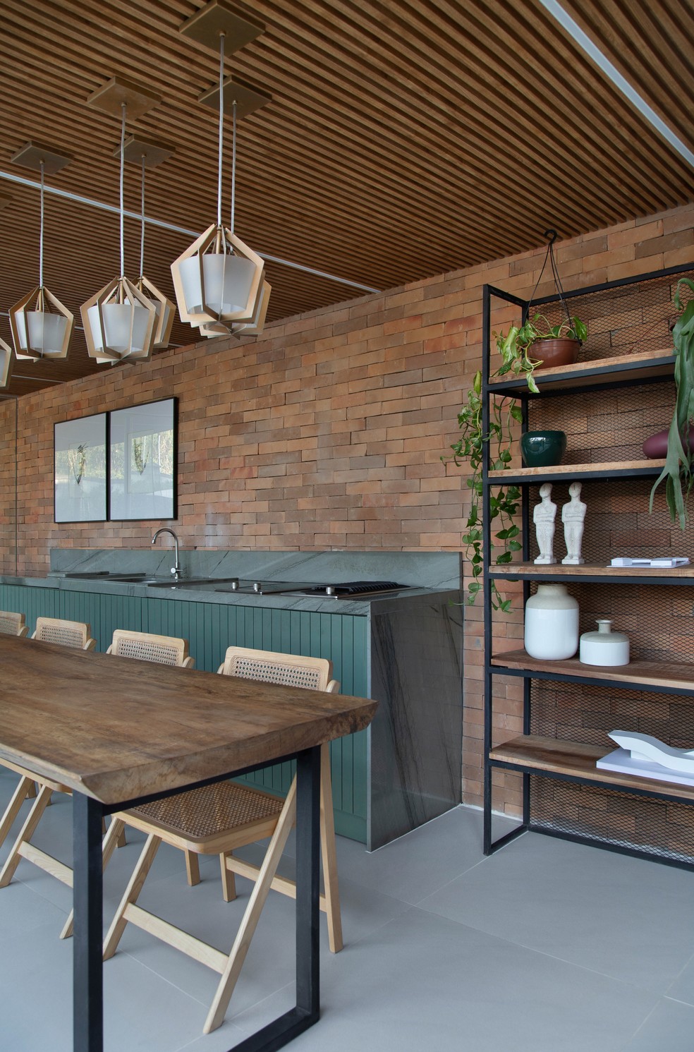 Décor do dia: área externa com espaço gourmet dentro de contêiner