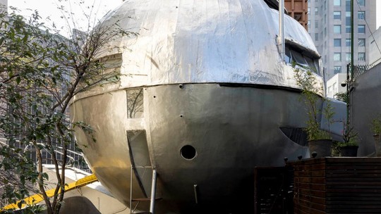 ABERTO ocupa Casa Bola, de Eduardo Longo