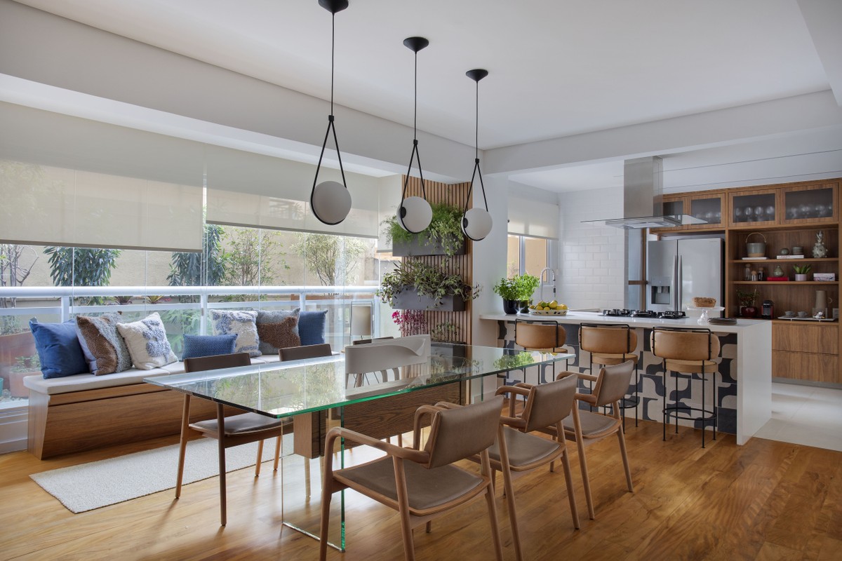Décor do dia: sala com varanda e cozinha integradas em apartamento térreo