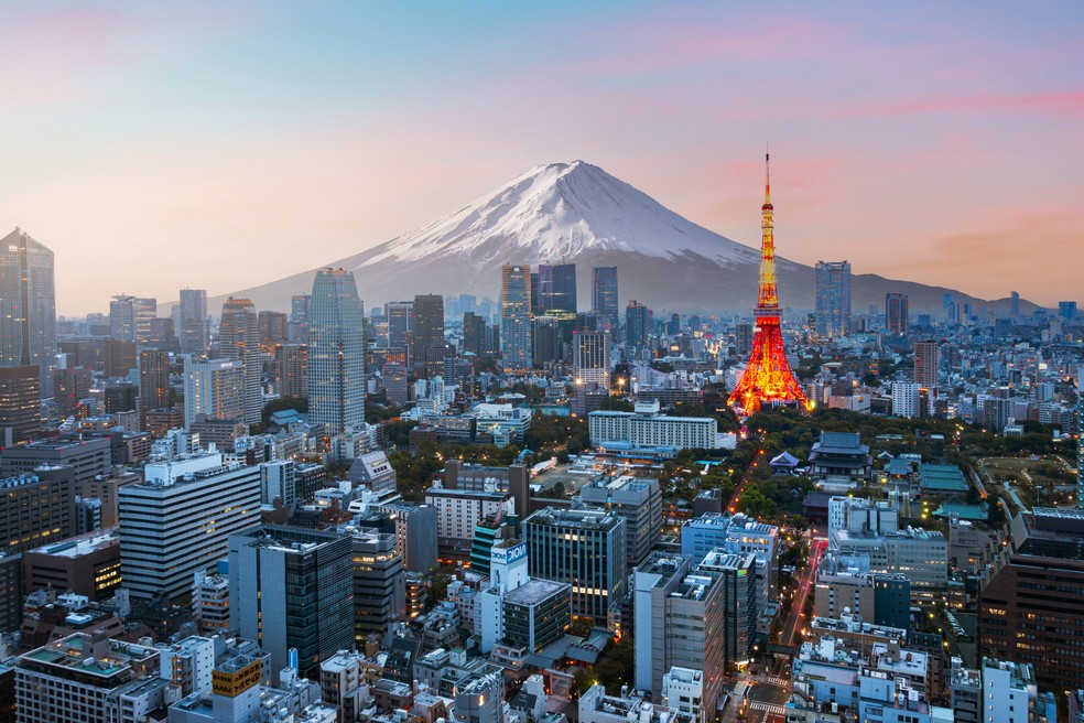 Monte Fuji e o Tokyo Skyline, no Japão  — Foto: Getty Images/Jackyenjoyphotography