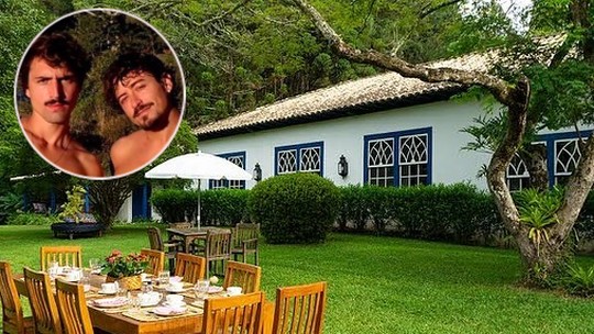 Jesuíta Barbosa e o namorado curtem hotel-fazenda com diárias de até R$ 10 mil