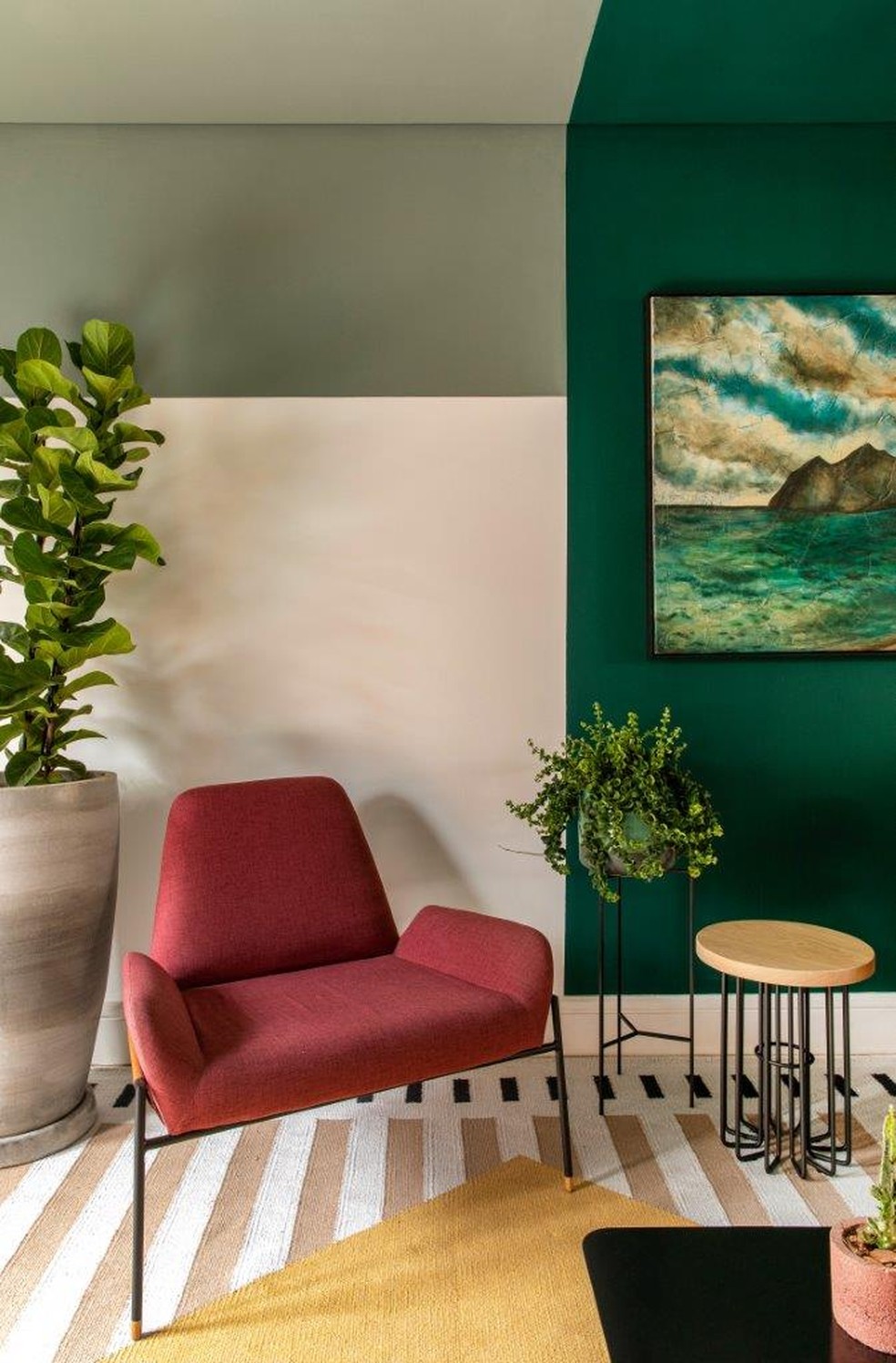 Décor do dia: Sala e cozinha integradas com pintura geométrica