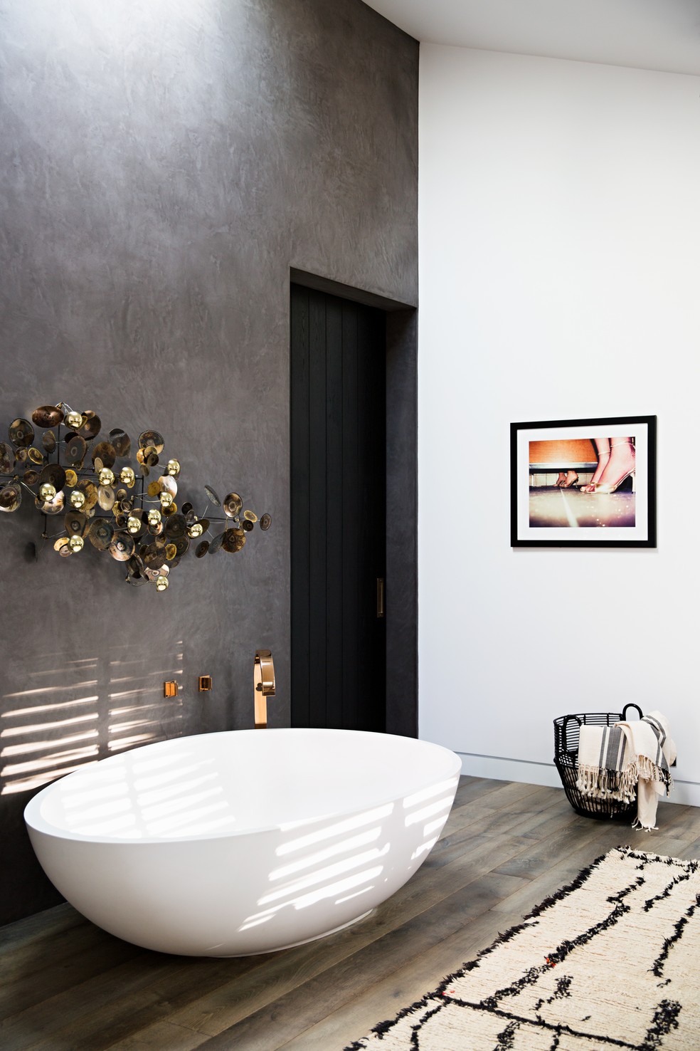 8 banheiros pretos repletos de personalidade e elegância - Casa Vogue