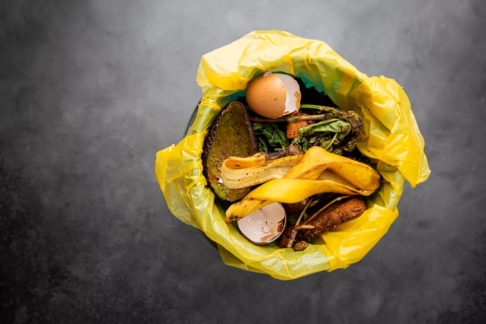 Restos de alimentos podem ser separados para compostagem — Foto: Getty Images