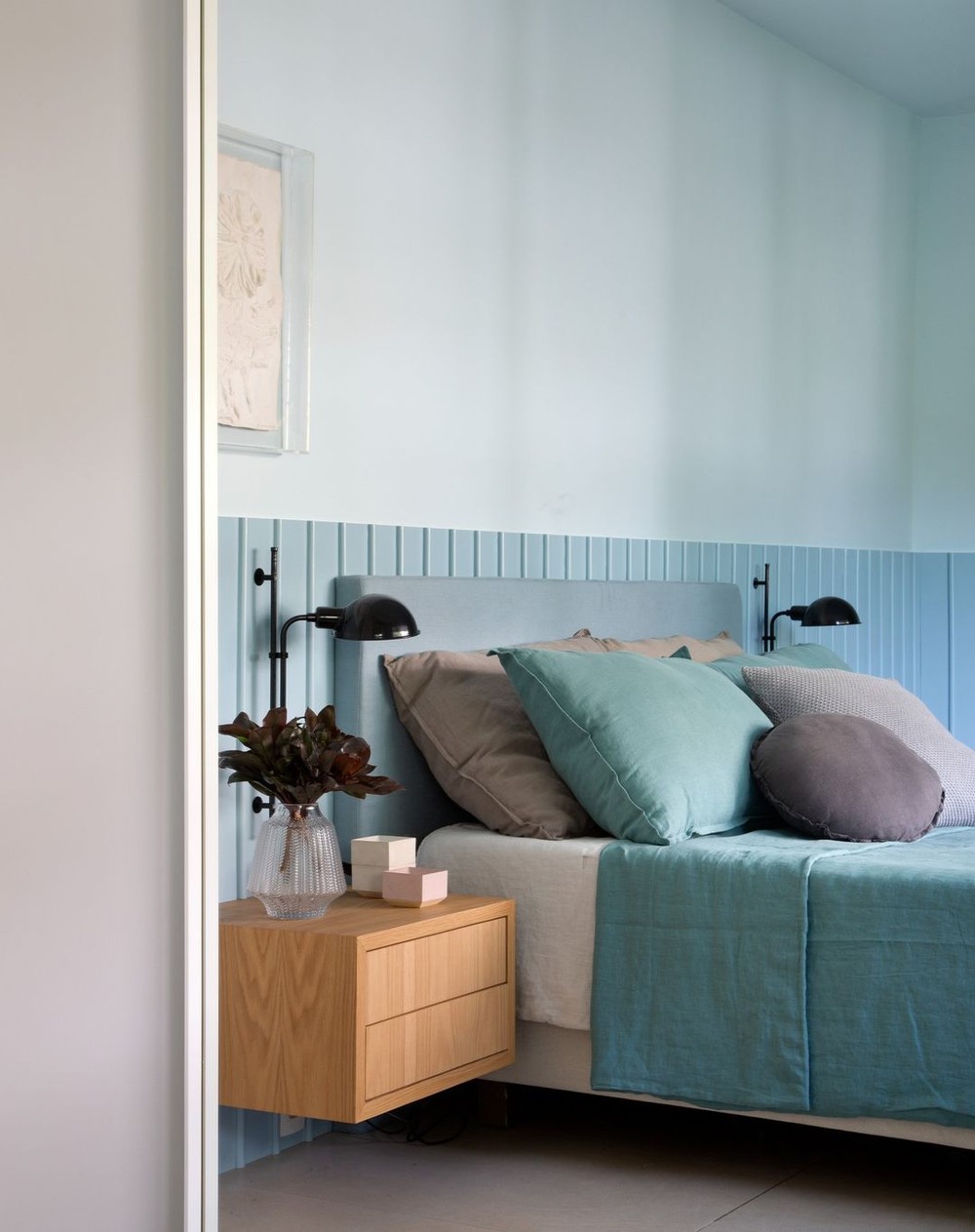 12 cabeceiras ripadas para inspirar o décor do quarto