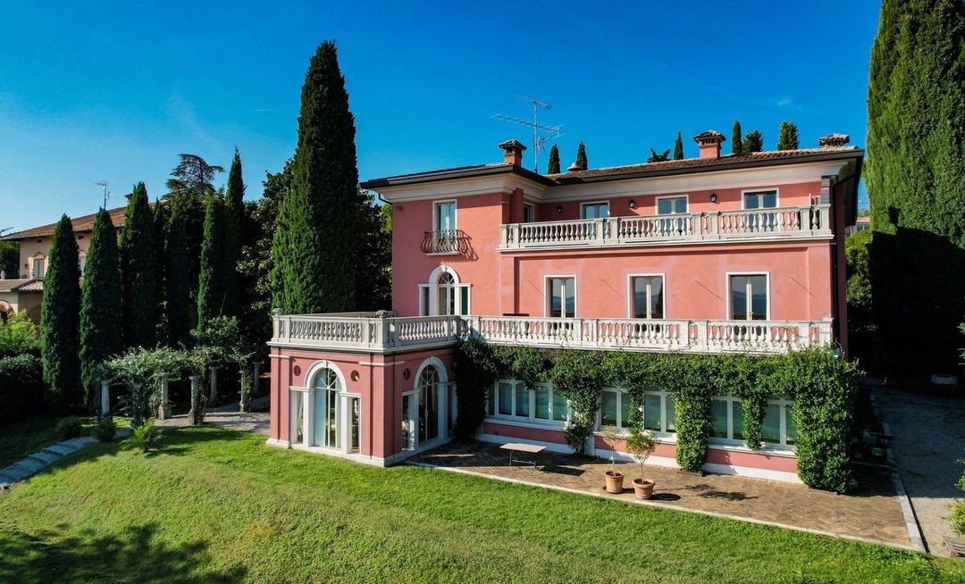 Casa Rosa é colocada à venda por R$ 51 milhões na Itália; veja fotos