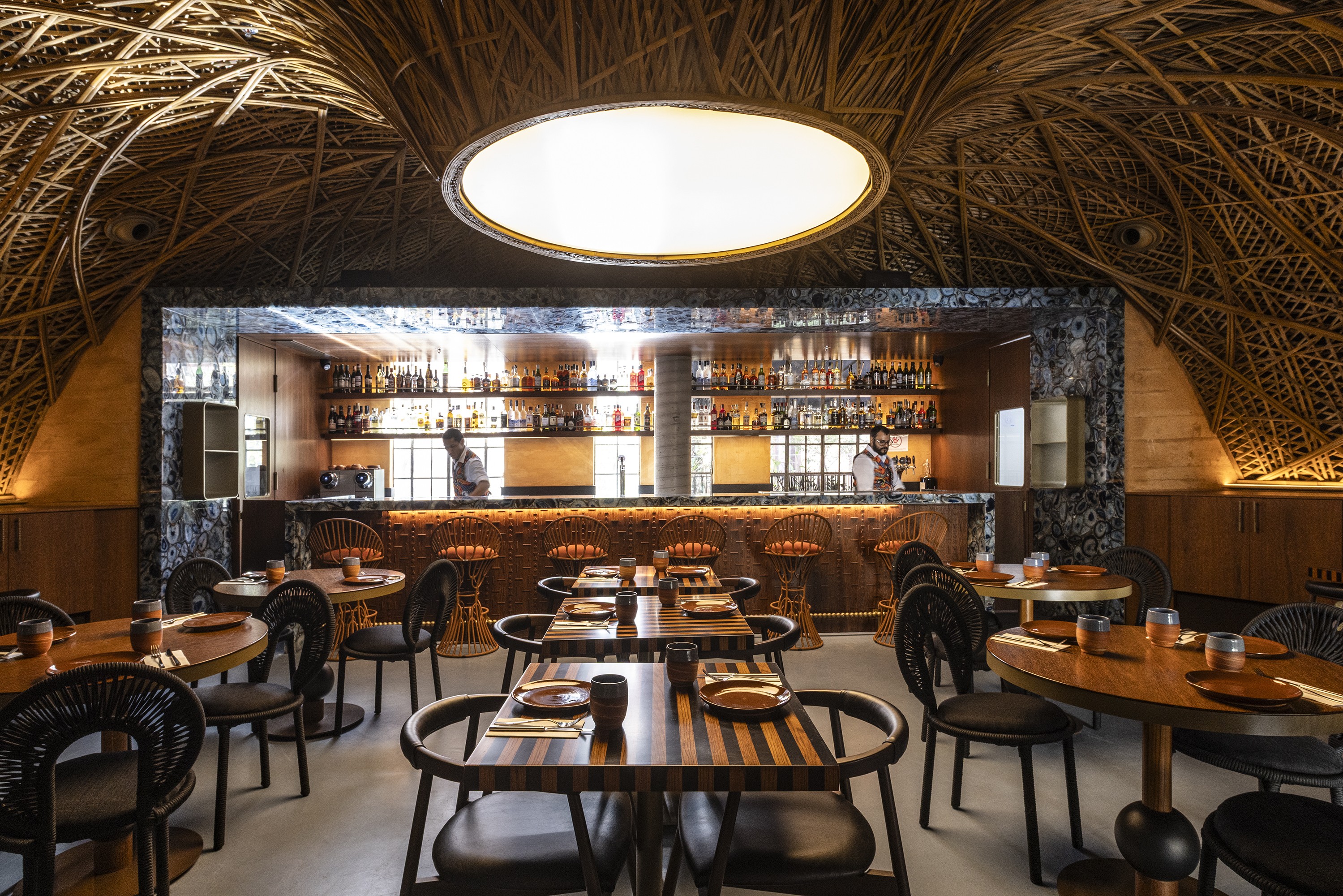 No restaurante Preta Maria, Bela Gil transforma memória da irmã em gastronomia e arquitetura