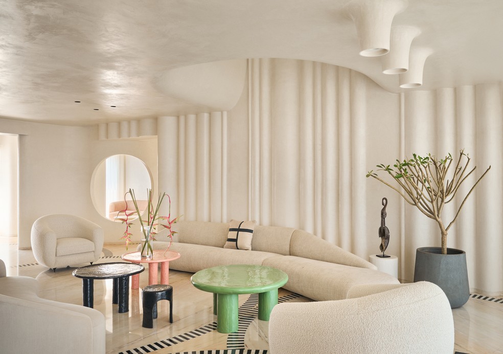 Décor do dia: sala com curvas inspiradas por elementos da natureza