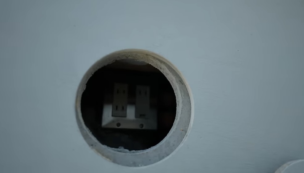 O apartamento ainda conta com tomadas escondidas — Foto: Reprodução/YouTube @TokyoLens