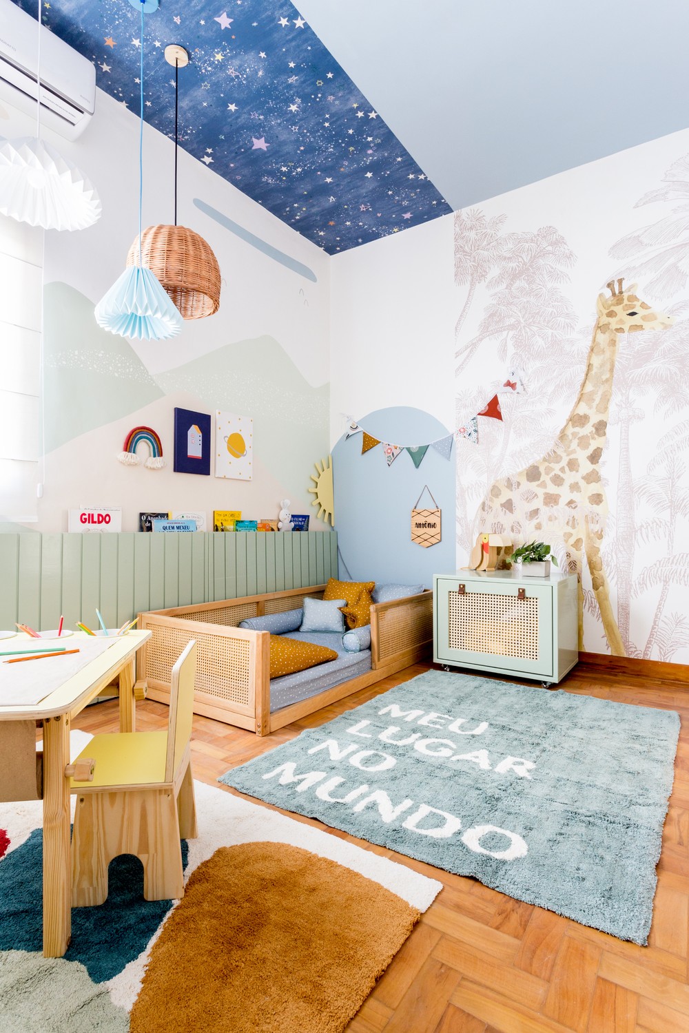 Décor do dia: quarto infantil com estampas de elementos da natureza