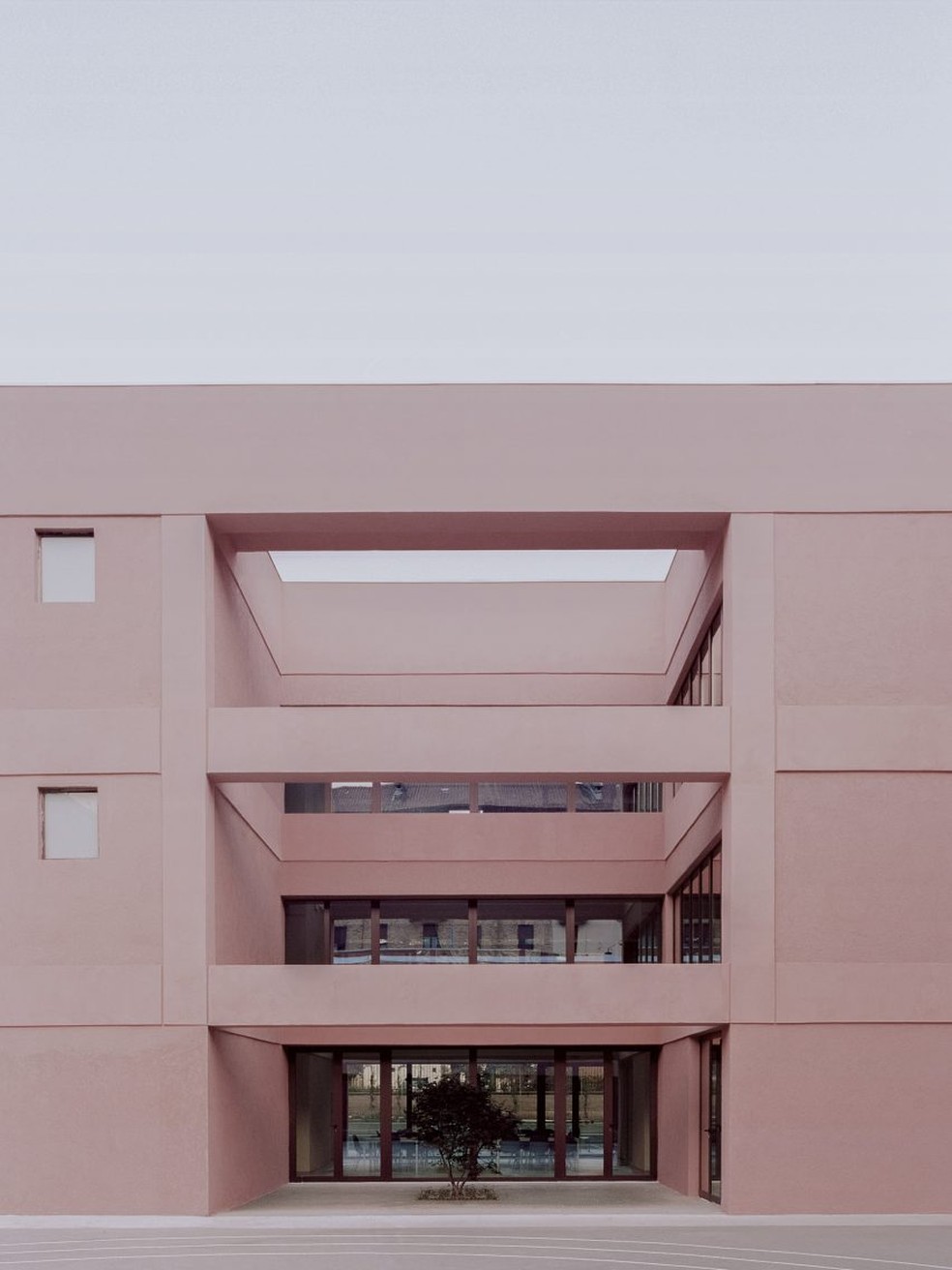 Fachada da escola Enrico Fermi em Turim, na Itália — Foto:  Simone Bossi/Divulgação