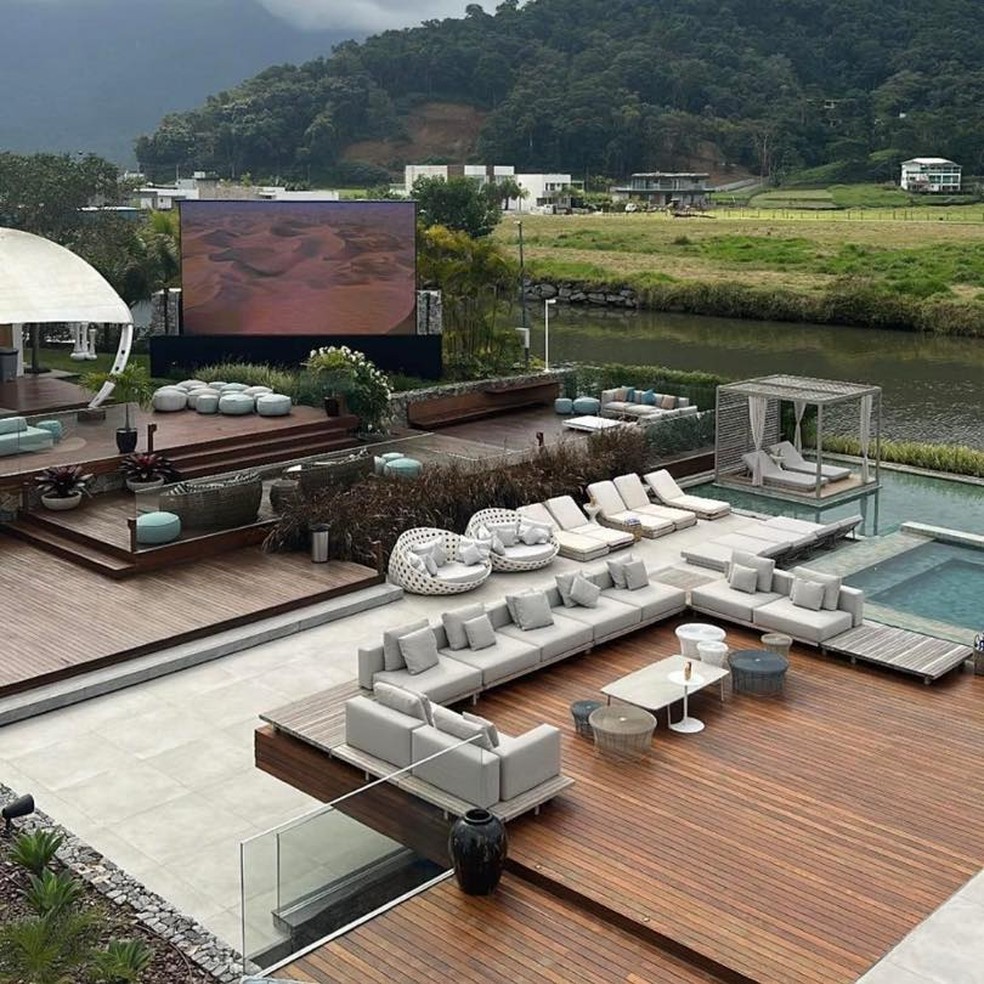 Neymar mostra novas fotos da mansão em Mangaratiba com cinema open air — Foto: Reprodução/Instagram