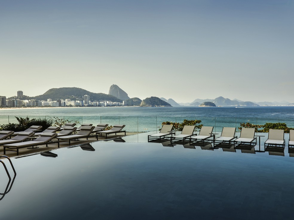 A piscina com vista incrível do Fairmont Copacabana — Foto: Divulgação