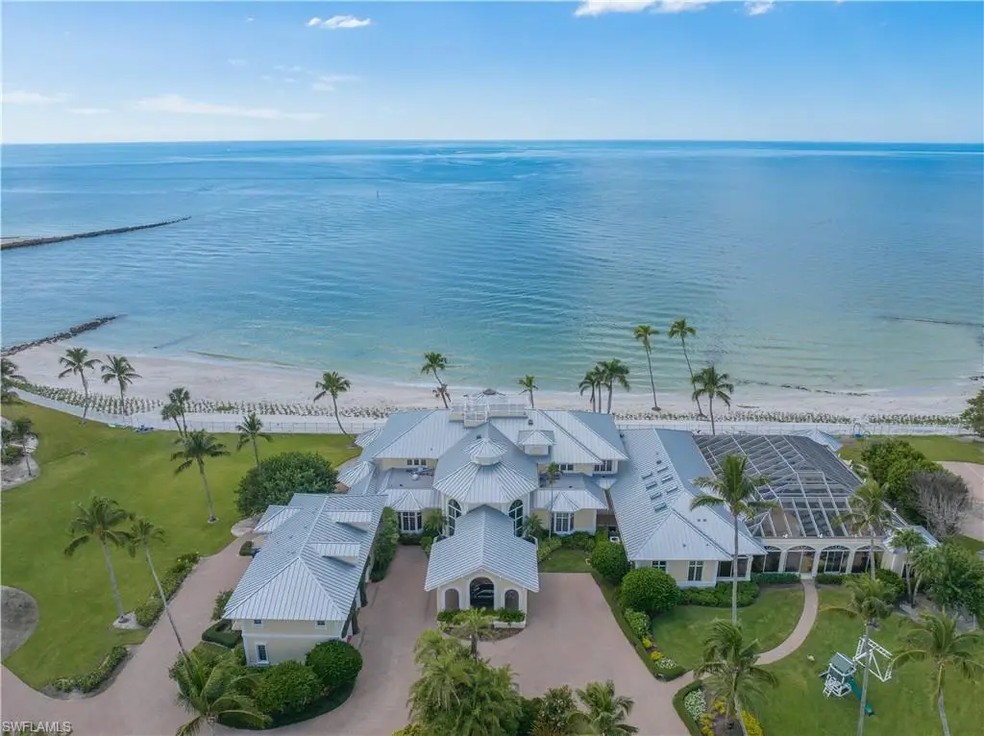 A casa principal possui mais de 1.000 m², seis quartos e piscina — Foto: Divulgação/Coldwell Banker Realty