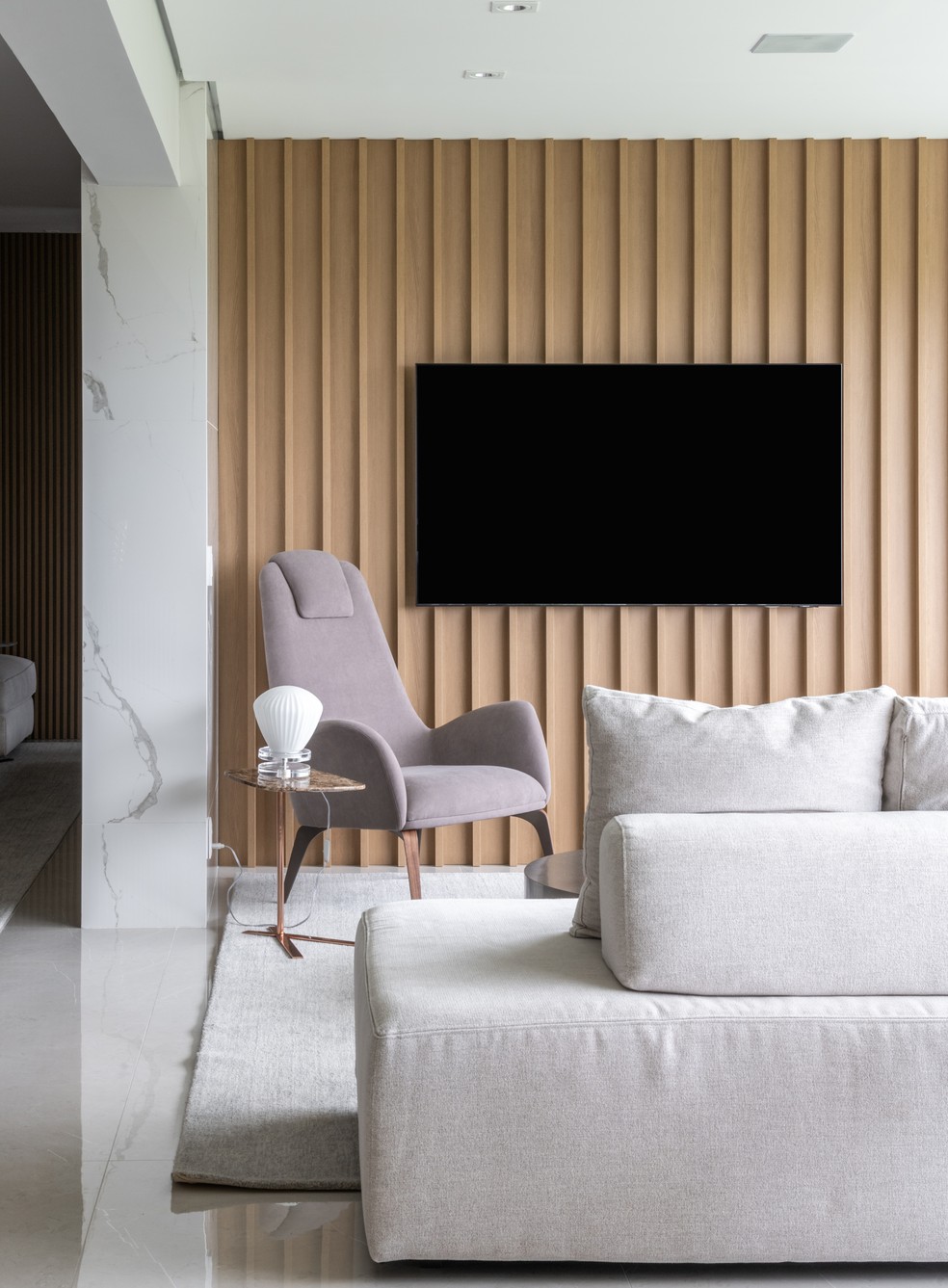 Conforto predomina no projeto do designer de interiores Matheus Lima — Foto: Fávaro Jr. 