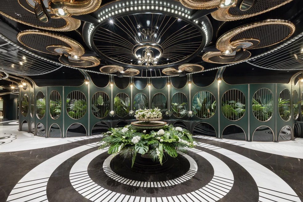 O banheiro público verdejante foi projetado pelo escritório de arquitetura X+Living — Foto: Divulgação