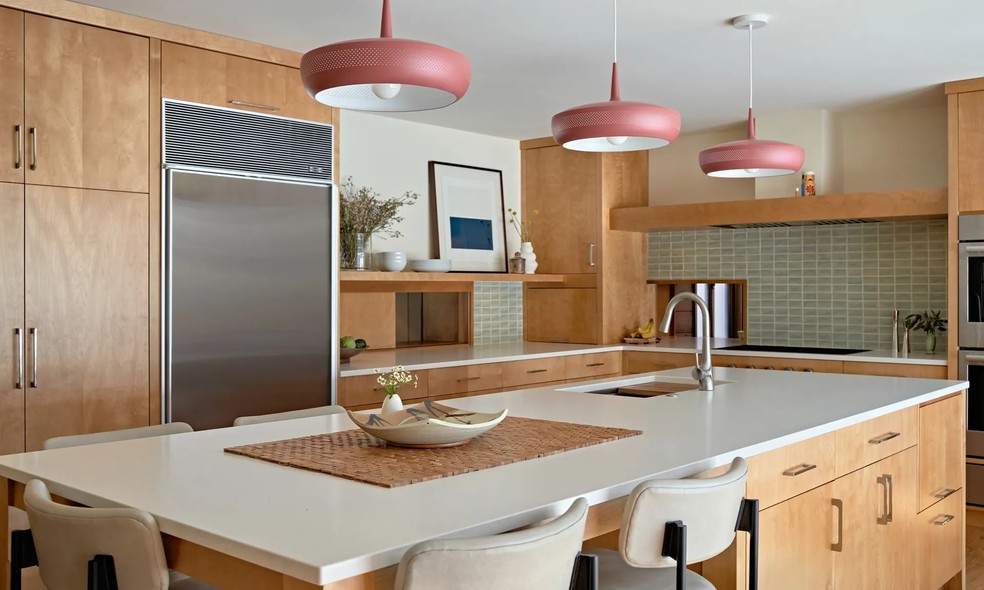 Luminárias de cozinha: 13 ideias brilhantes para iluminar seu espaço