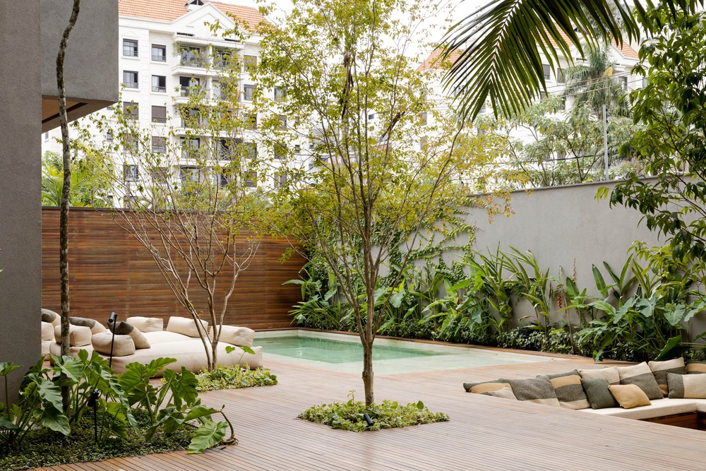 Paisagismo para piscina: dicas e ideias bem refrescantes para se inspirar