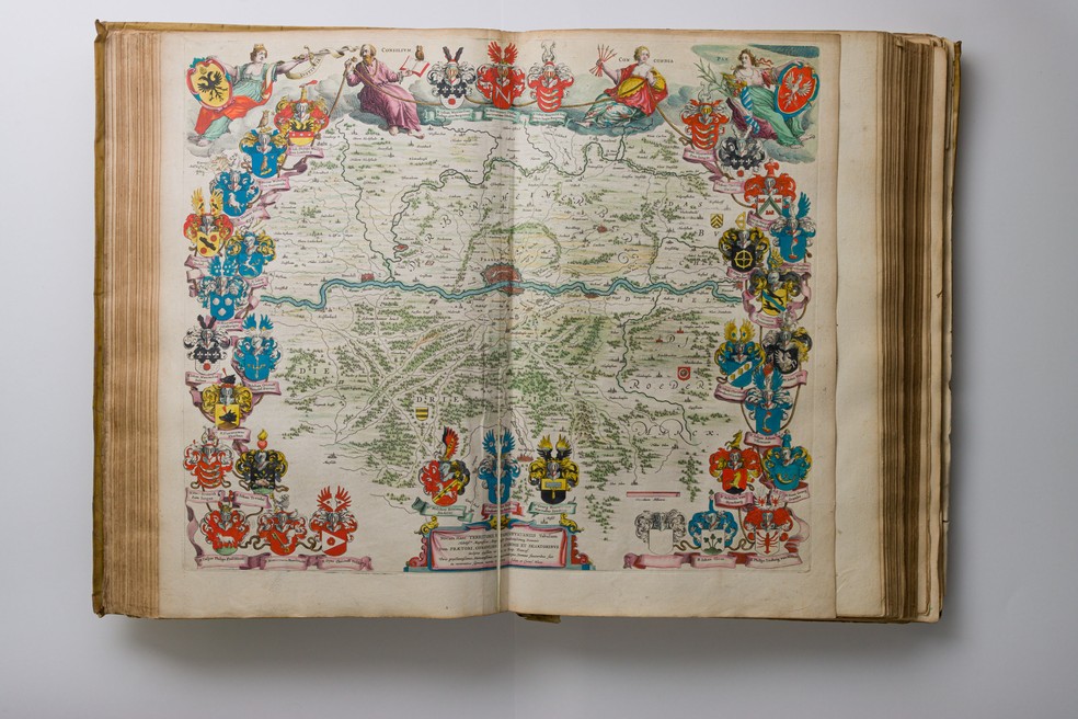 Willem Blaeu (1571 - 1638) e Jan Blaeu (1596 - 1673). O Teatro do Mundo ou novo Atlas. Amsterdã: Jan Blaeu, 1649 — Foto: Biblioteca Ema Klabin 
