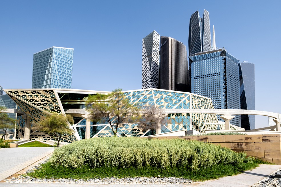 O King Abdullah Financial District (KAFD) é um empreendimento de prestígio em Riade, na Arábia Saudita, voltado à criação de um centro financeiro de padrão internacional, com infraestrutura de última geração, espaços corporativos, hotéis e restaurantes — Foto: Osama Mansour/Getty Images