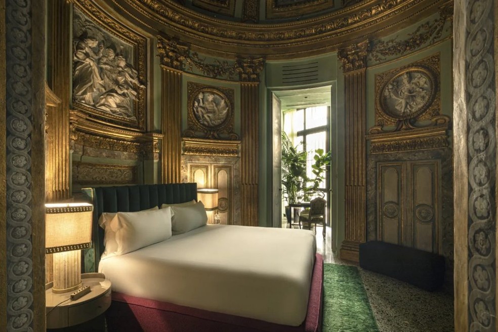 Os quartos do Hotel Vilòn são amplamente decorados, com objetos vintage e estruturas originais — Foto: Mattia Aquila