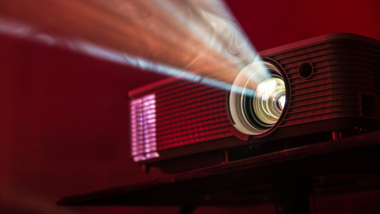 Este projetor transformará sua casa em cinema
