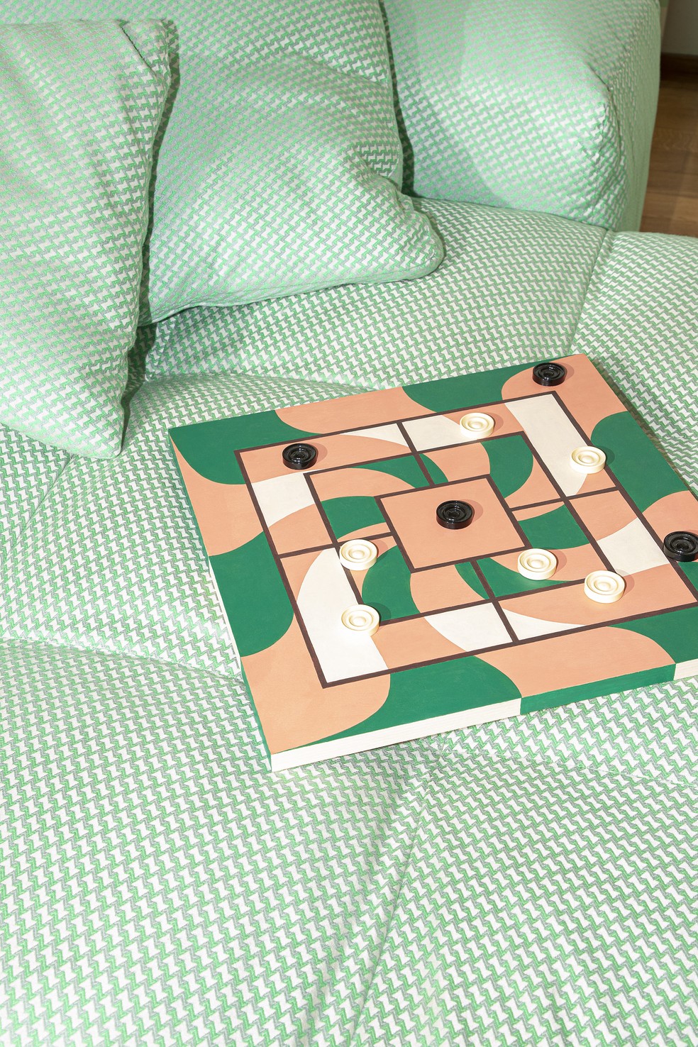 Jogos de tabuleiro fazem parte da estética da residência — Foto: Beppe Brancato