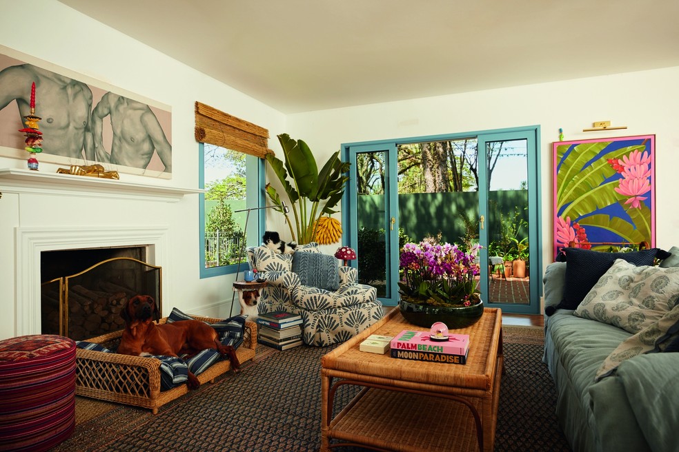 A casa de Chay Suede e Laura Neiva conta com diversas peças e móveis carregados de história — Foto: Deco Cury