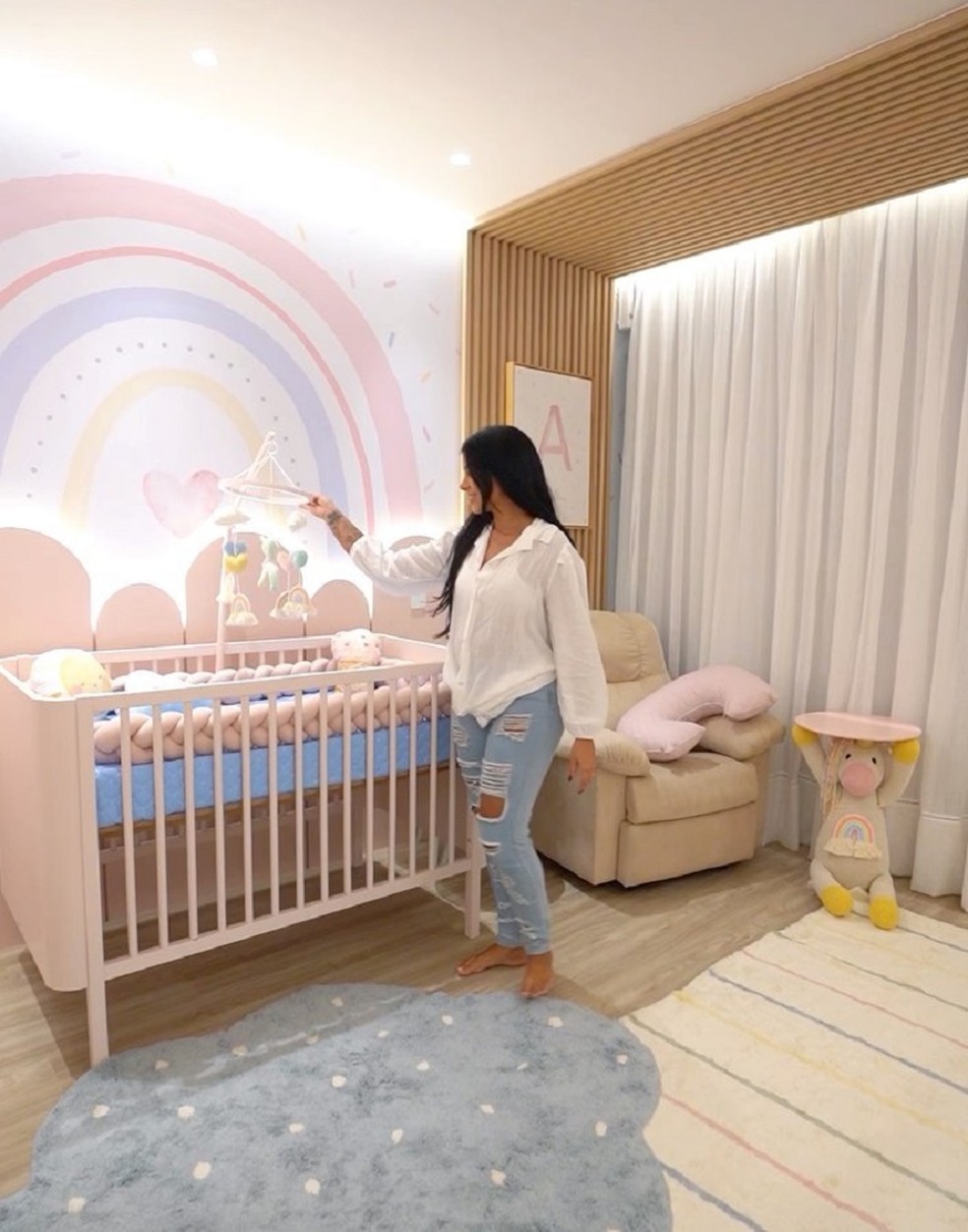 Evelyn Regly mostra quarto da filha, Alana — Foto: Reprodução/Instagram