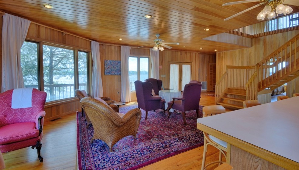 Interior de casa de 275 m² em ilha nos EUA — Foto: Divulgação/Private Islands