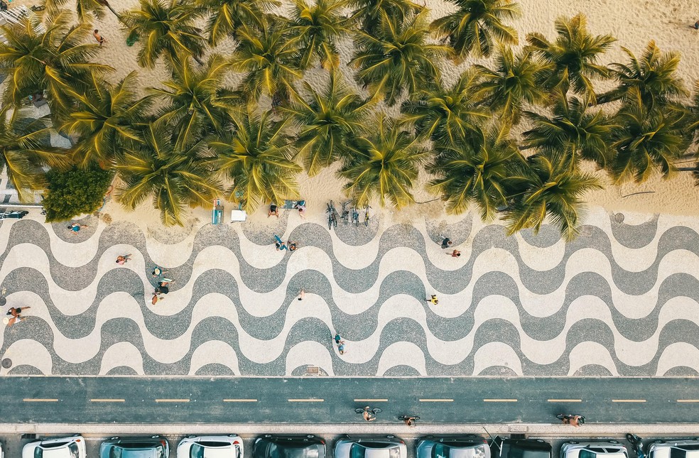 Formato de ondas paralelas ao mar é reconhecido por brasileiros e turistas — Foto:  Luis Diego Aguilar/Unsplash