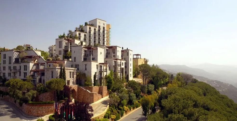 Maior quarto de hotel do mundo está em uma colina na pequena cidade de Brumana, no Líbano — Foto: Divulgação