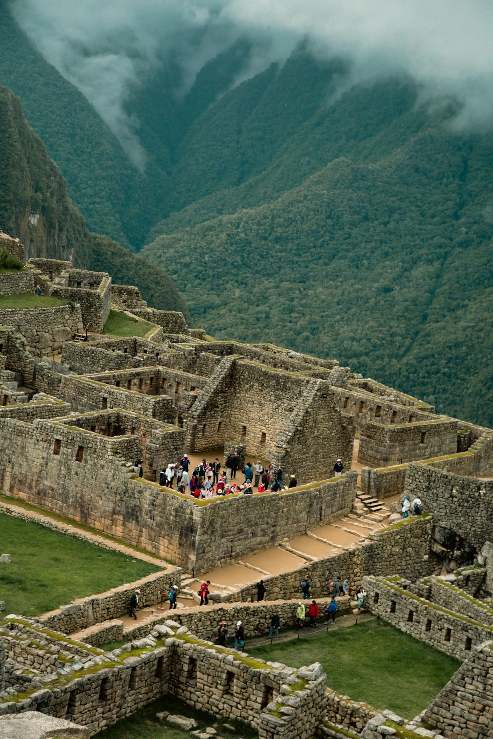 1,5 milhão de pessoas visitam Machu Picchu todos os anos — Foto: Sophie Knight