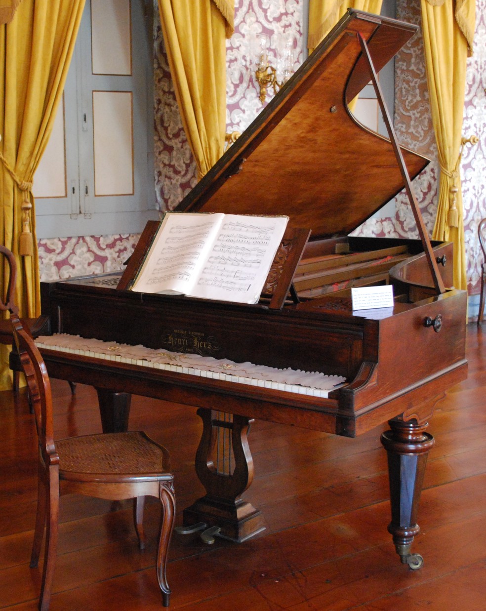 Este piano francês Henri Herz, do século 19, é um dos únicos exemplares em funcionamento no mundo — Foto: Divulgação/Museu Casa da Hera 