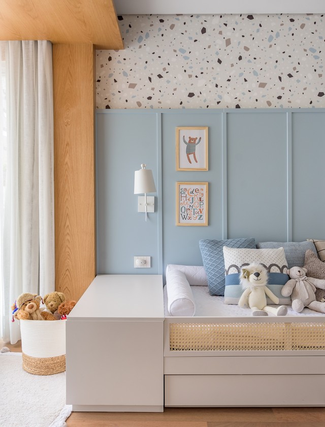 Décor do dia: quarto infantil azul com detalhes em palhinha