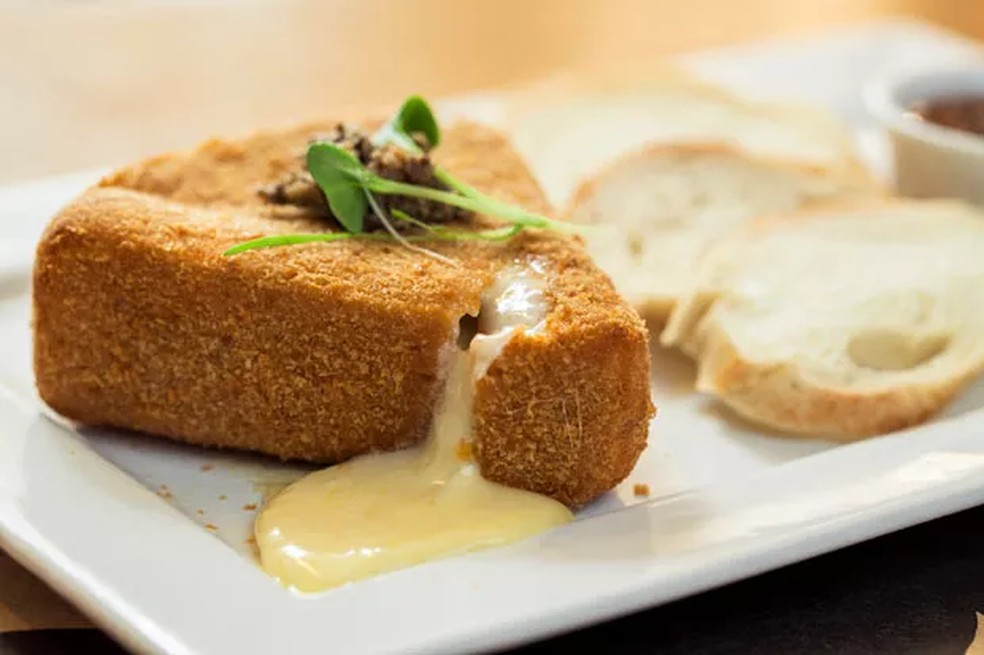🙌Almoço de domingo é melhor na companhia do CheeseHouse! 💲Menu degustação  por R$ 99,00 por pessoa. ✓Entrada: queijo brie empanado com acompanhamento  de, By Cheesehouse