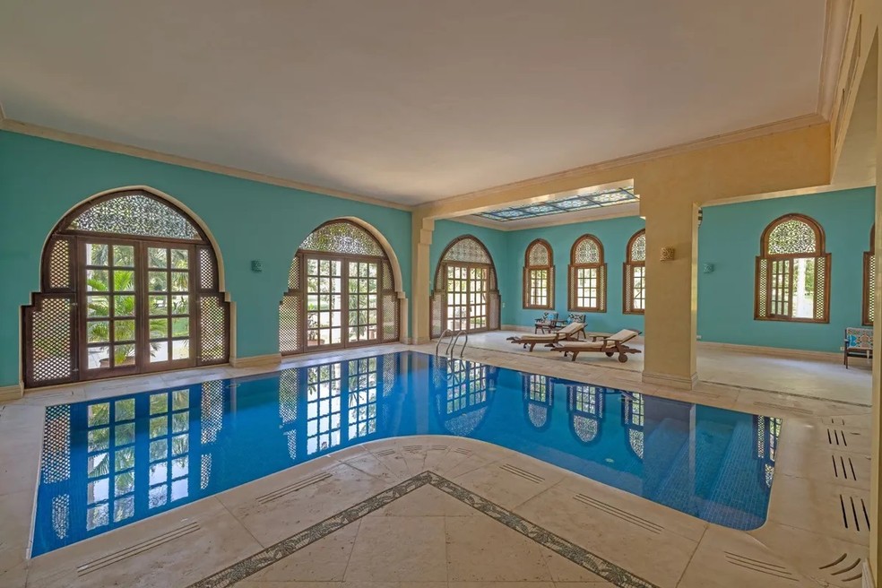 Piscina coberta e aquecida na mansão mais cara do Egito — Foto: Divulgação/Sotheby's