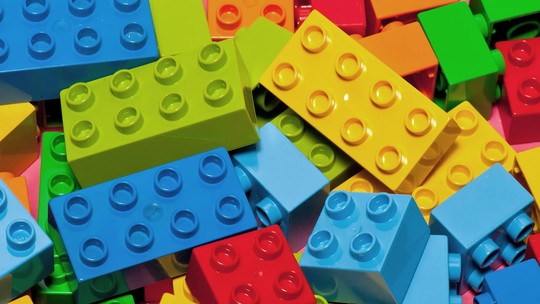 Por que a LEGO desistiu de fazer peças com garrafas plásticas recicladas