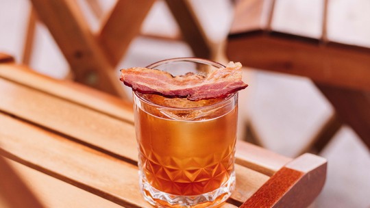 Drink com bacon? Aprenda receita inusitada para fazer em casa