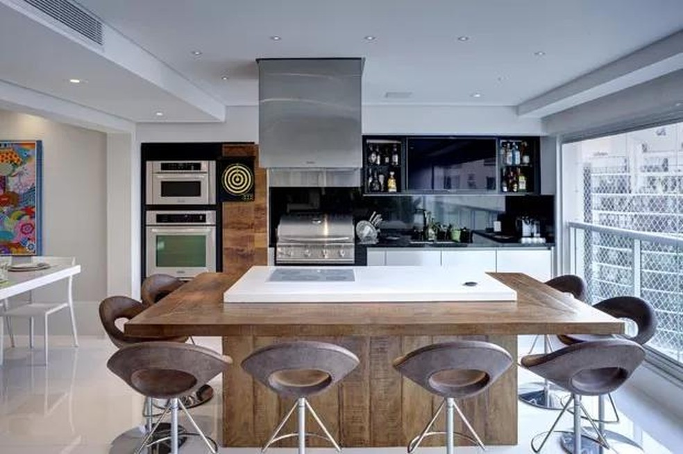 Cozinhas com ilha: 14 ambientes equipados e aconchegantes (Foto: Divulgação) — Foto: Casa Vogue