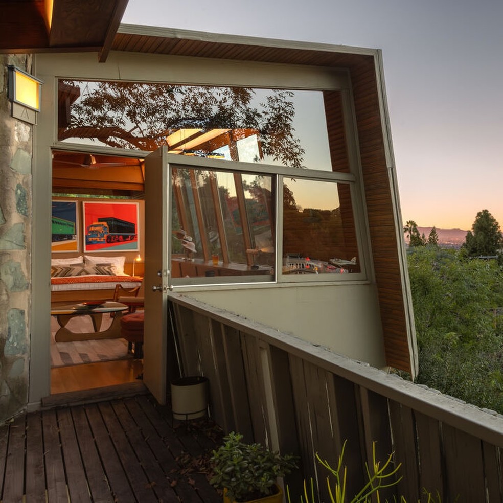 À venda por R$ 35 milhões, casa com design angular é chamada de 'escultura arquitetônica' — Foto: Carol Wood Real Estate/Divulgaçáo