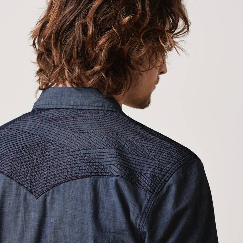 A Western Shirt, da Levi’s, integra a coleção Outerknown, feita com jeans que utiliza 55% de cânhamo em sua composição — Foto: Divulgação