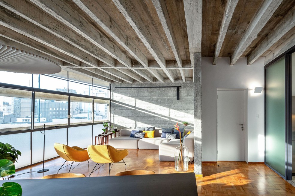 Apartamento de 170 m² no Copan, com projeto de reforma assinado por André Scarpa e Rosário Pinho — Foto: André Scarpa