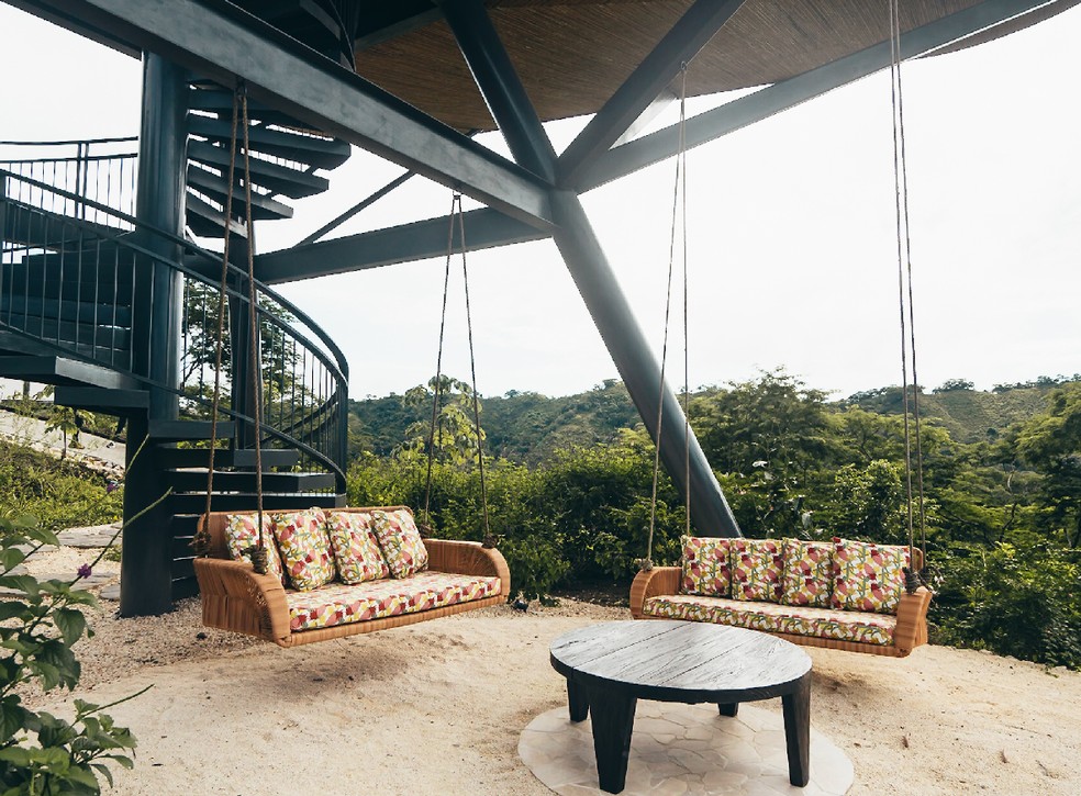 A acomodação tem vista privilegiada para a floresta tropical da Costa Rica — Foto: Divulgação/Suitree Hotel