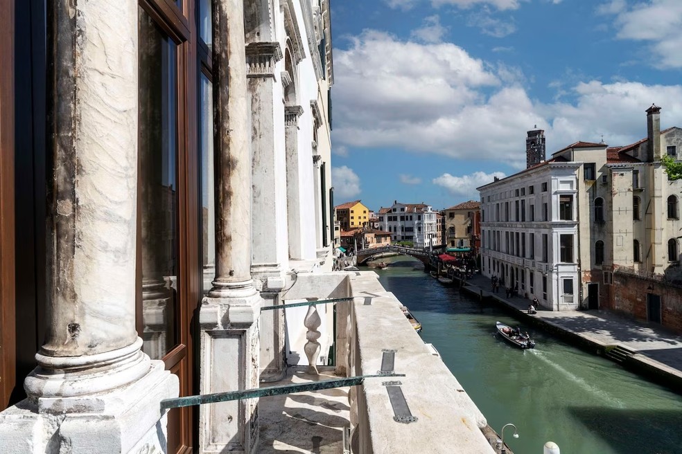 Localizado ao lado do canal Cannaregio, o hotel possui vistas privilegiadas do espaço — Foto: Divulgação/Radisson Collection Hotel, Palazzo Nani Venice
