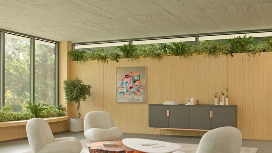 Casa exibe décor com paleta de cores suaves e madeira clara