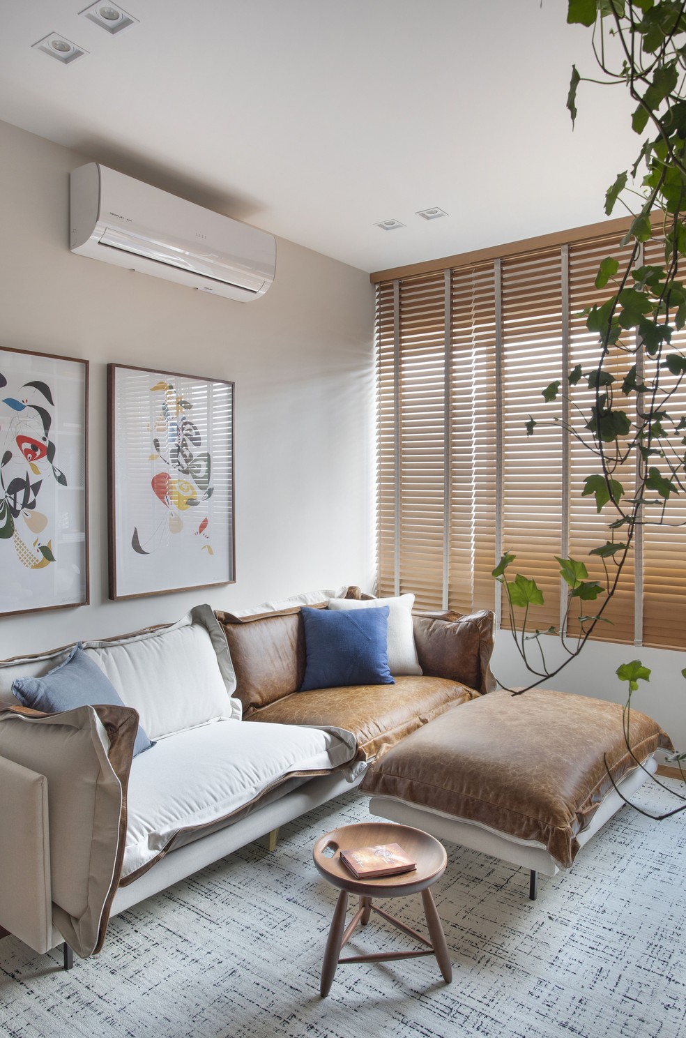 Apartamento de 85 m² se tornou nova morada para mulher que antes vivia em imóvel com mais que o triplo do tamanho — Foto: Juliano Colodeti (MCA Estúdio)